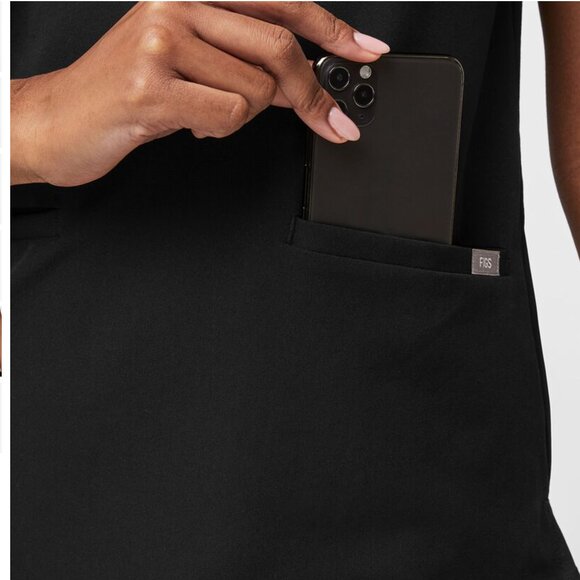 Figs - Casma Three-Pocket Scrub Top - Medium - Black - Picture 3 of 8